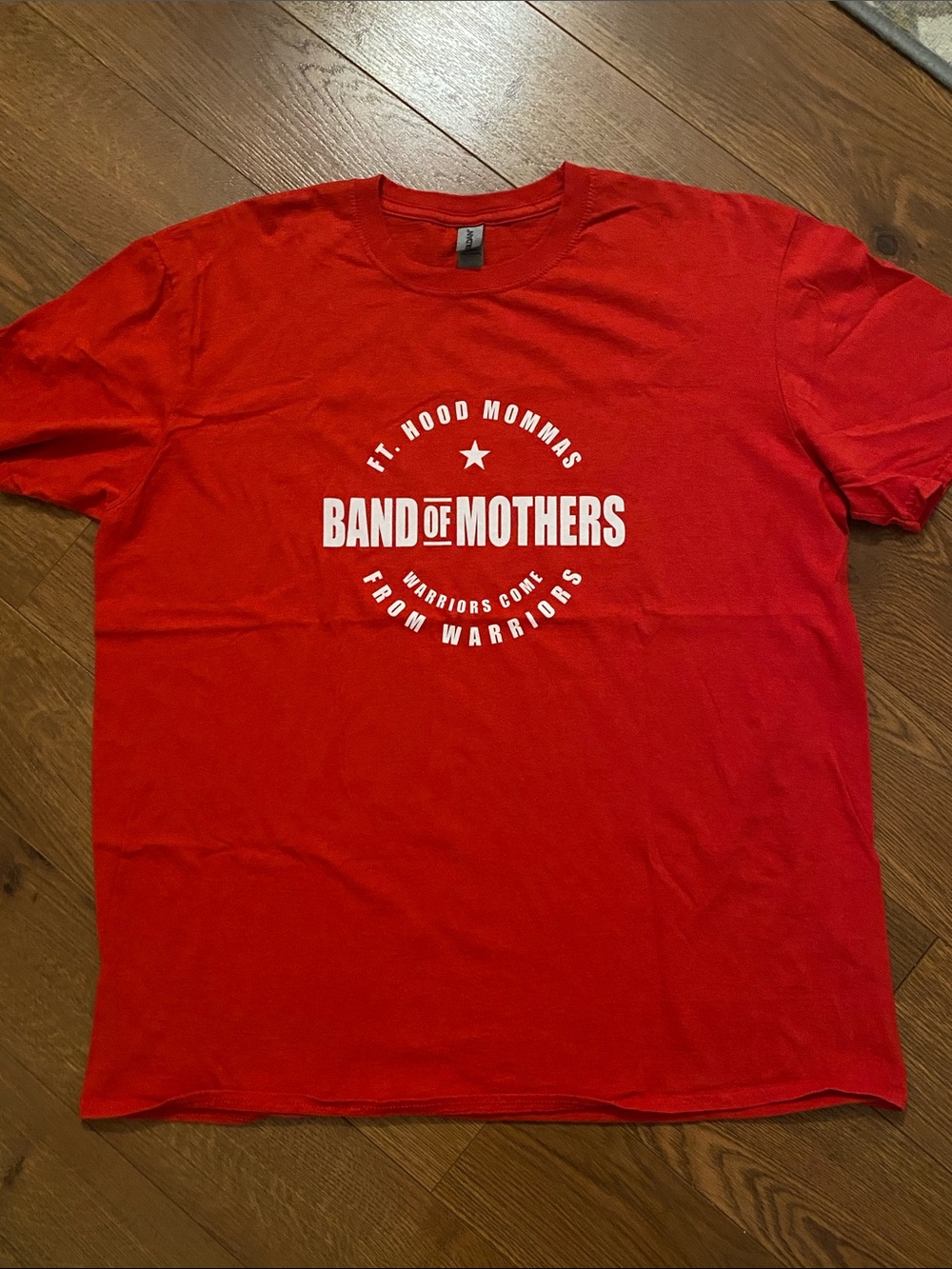 Gildan Red "Band of Mothers" Military Fort Hood Graphic Tee Size XL